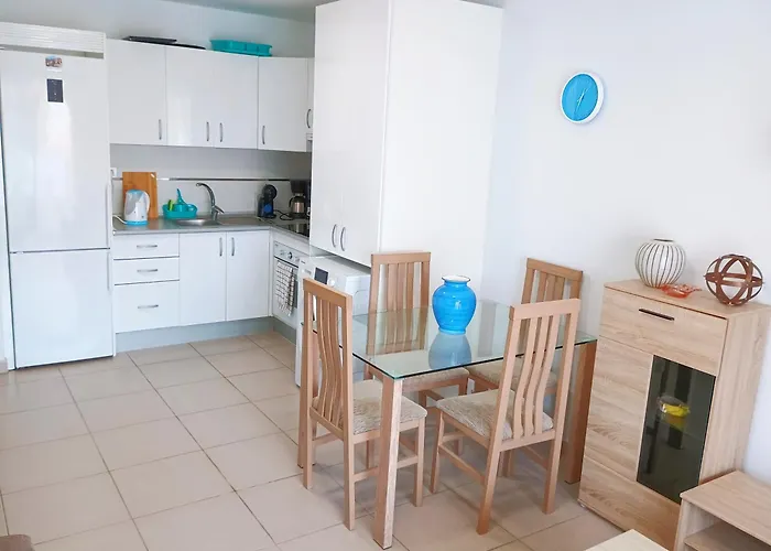 Appartement Alcavista - Garage, Ac, 350m To Ocean, Tv Channels, Sunsets And La Gomera View From Balcony Alcalá la Real